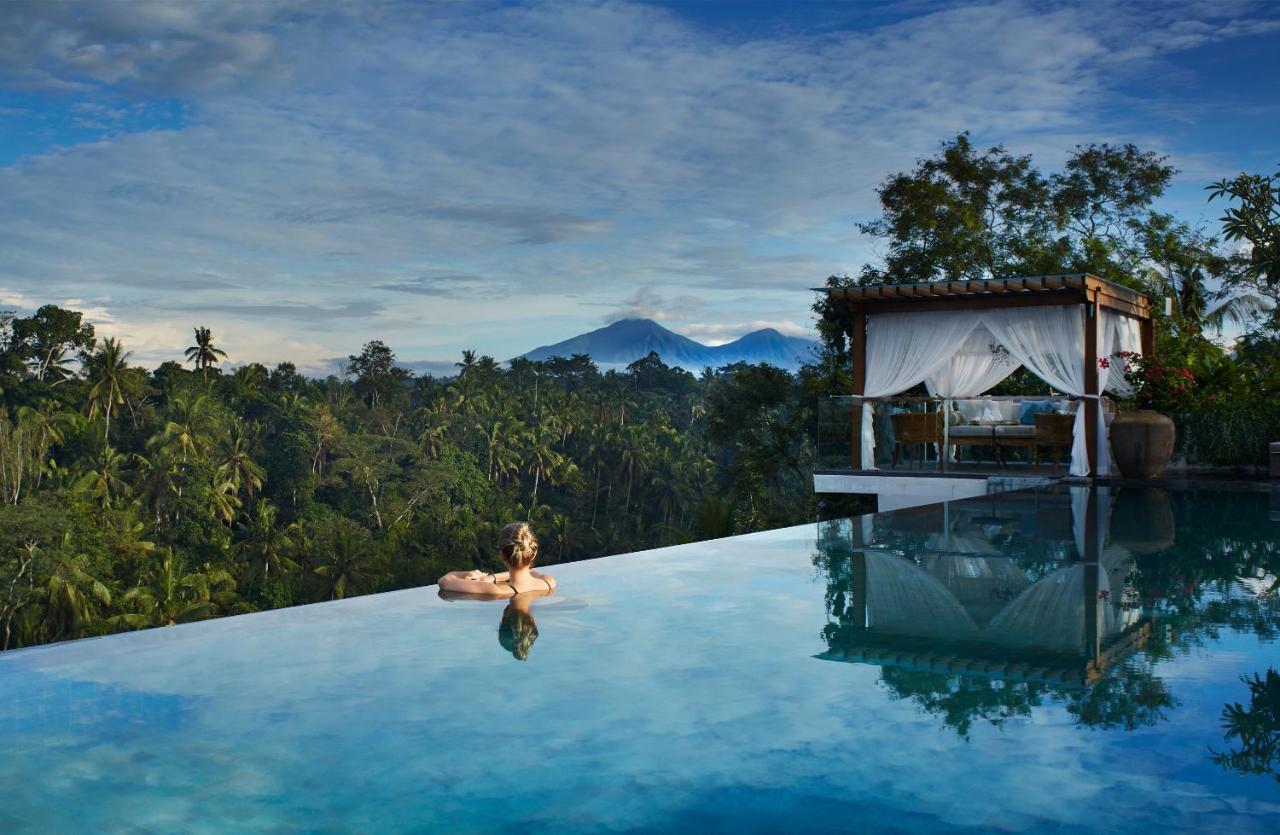 Goya Boutique Resort Ubud Exterior foto An infinity pool at Alila Ubud, Bali, Indonesia