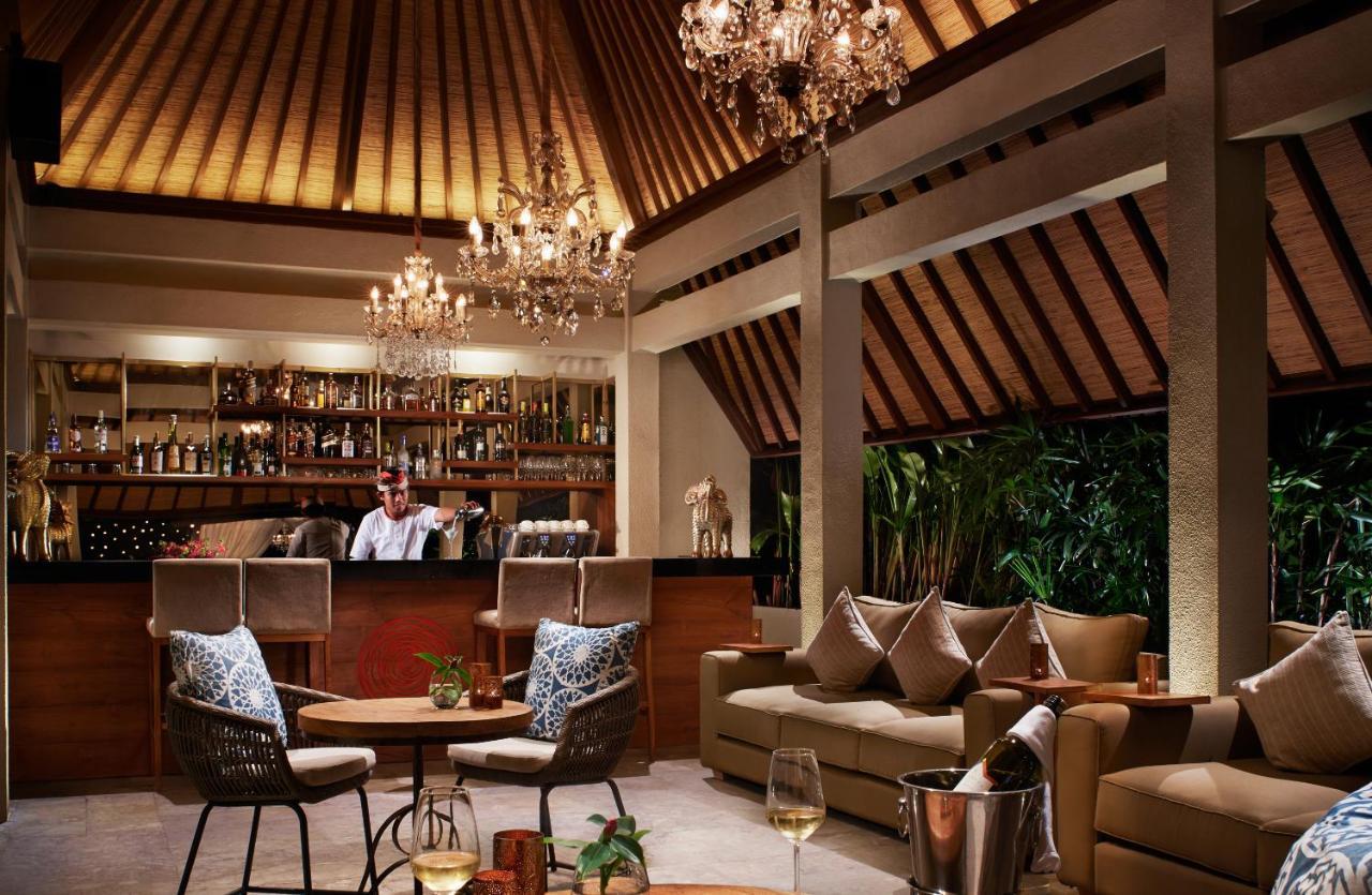Goya Boutique Resort Ubud Exterior foto The bar at the Four Seasons Resort