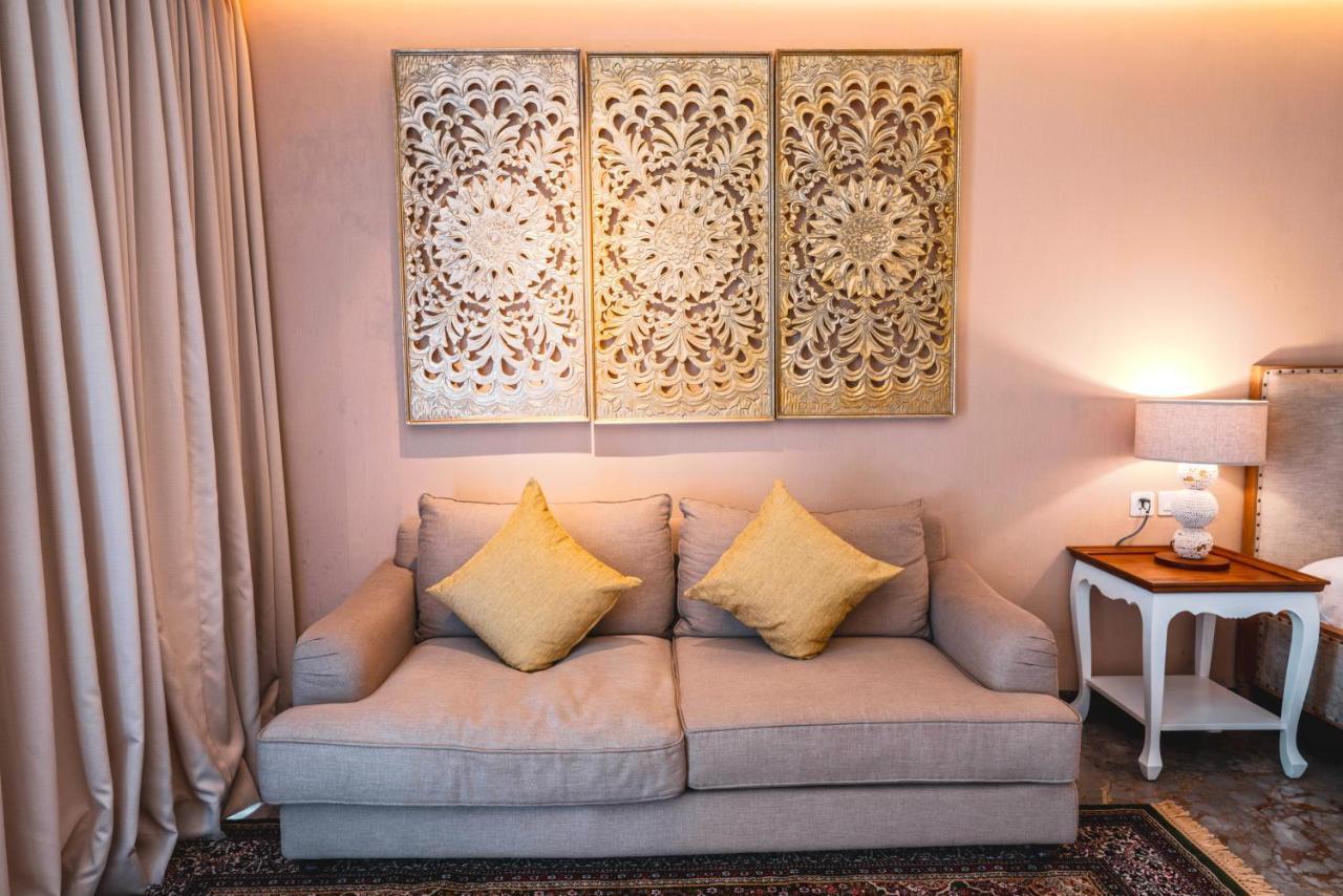 Goya Boutique Resort Ubud Exterior foto A sofa