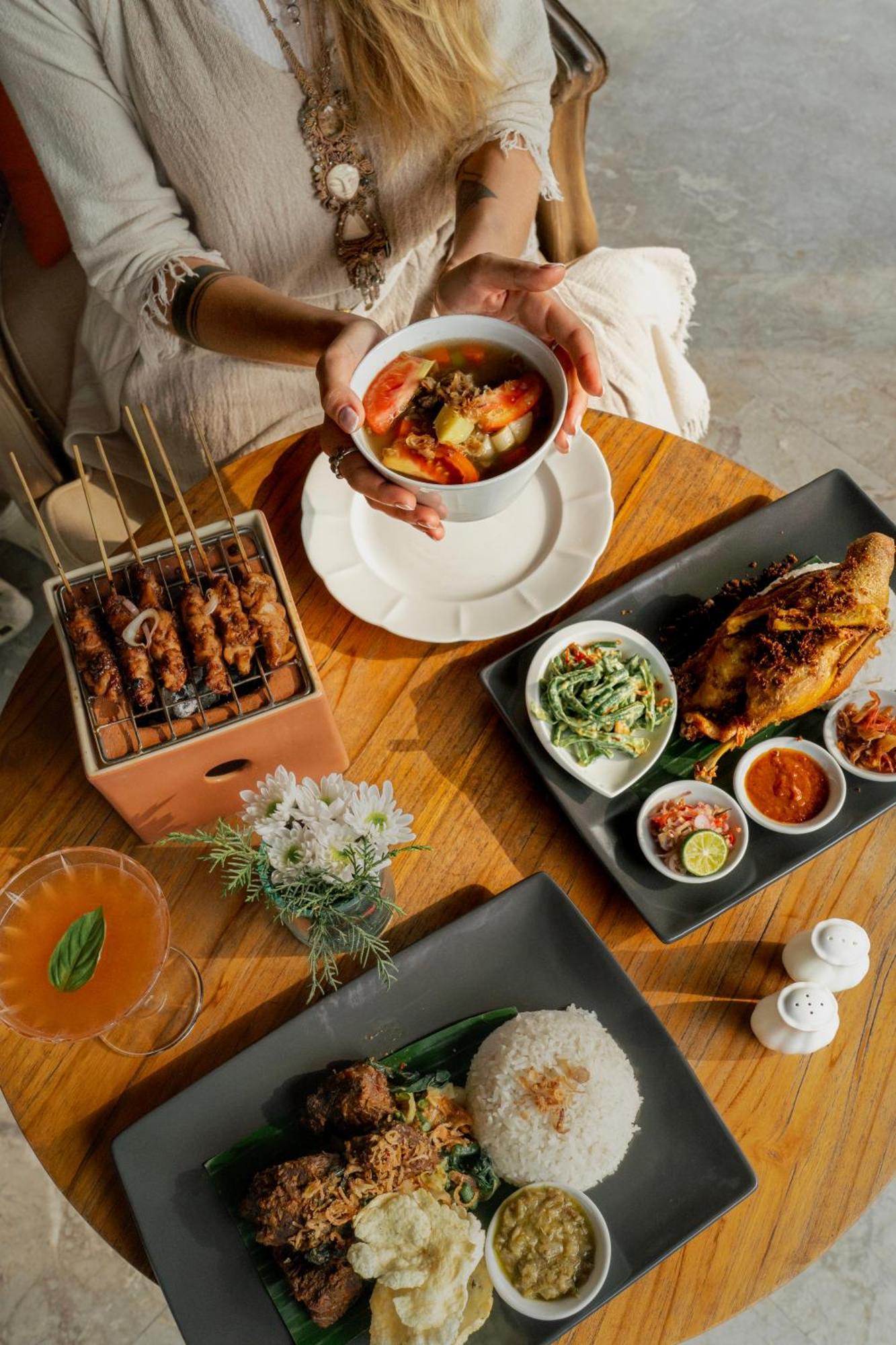 Goya Boutique Resort Ubud Exterior foto A selection of Indonesian cuisine
