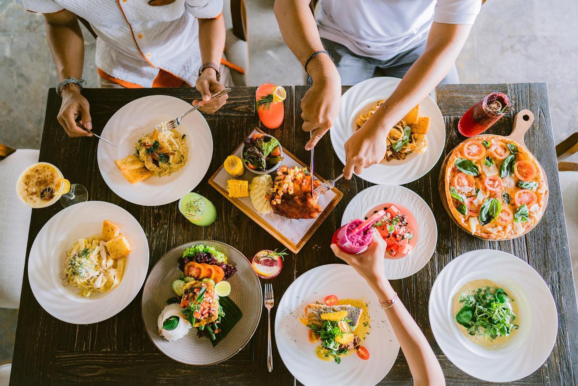 Goya Boutique Resort Ubud Exterior foto A selection of dishes at the restaurant