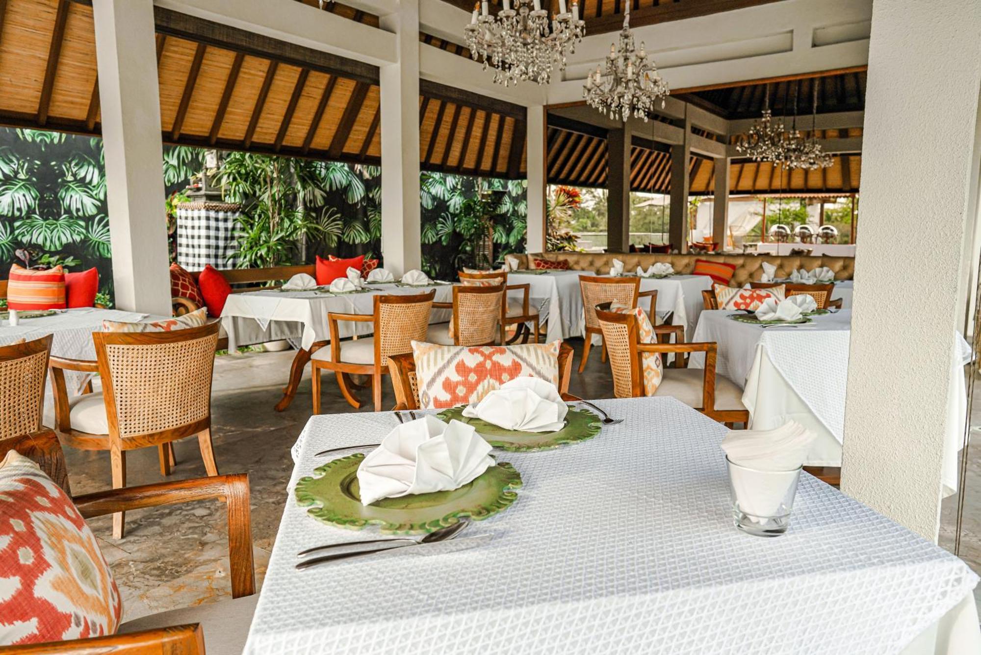Goya Boutique Resort Ubud Exterior foto The restaurant at the hotel