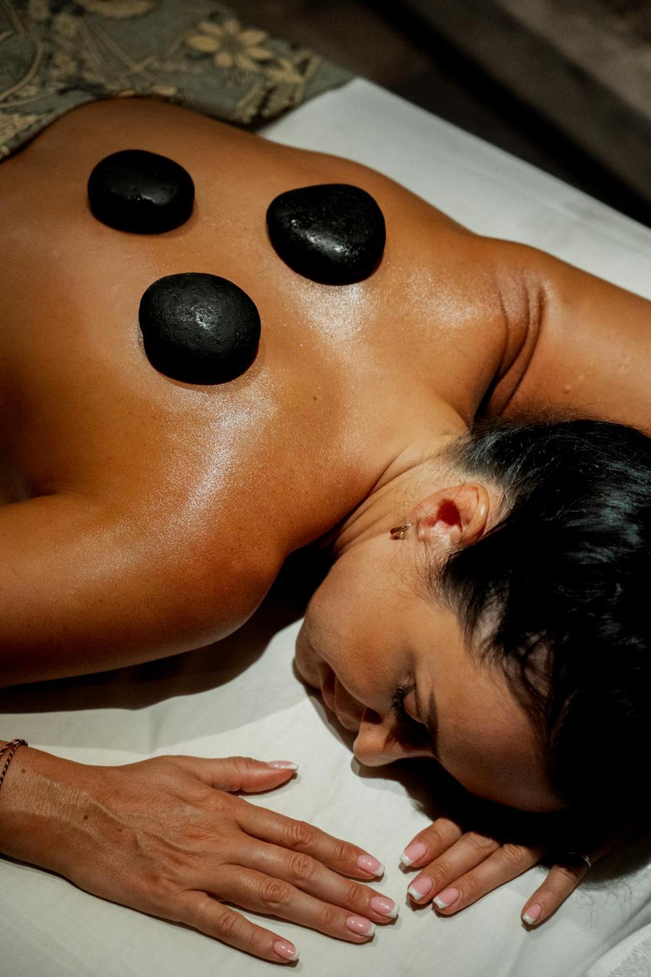 Goya Boutique Resort Ubud Exterior foto Hot stone massage