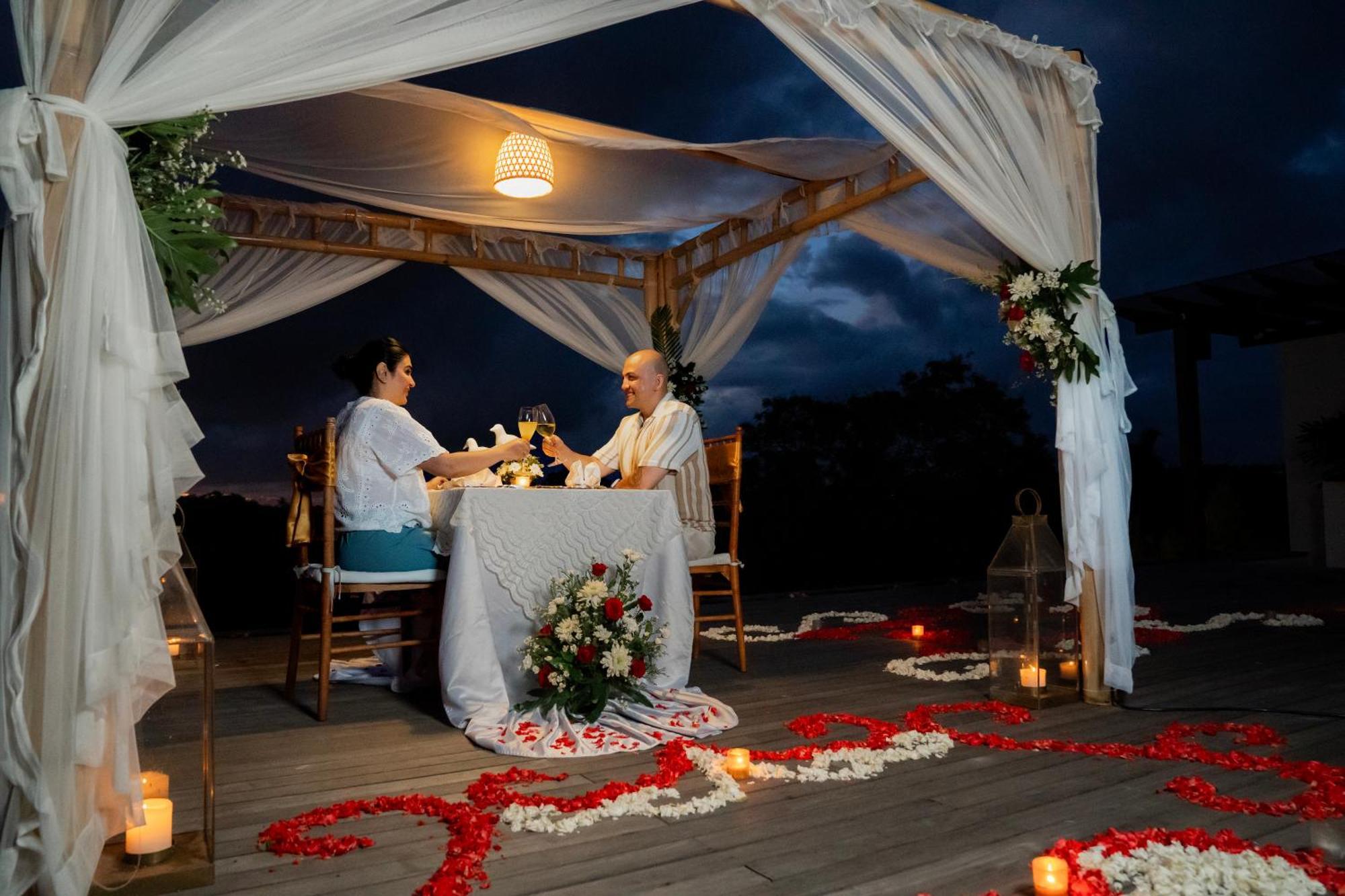 Goya Boutique Resort Ubud Exterior foto A romantic dinner in Bali