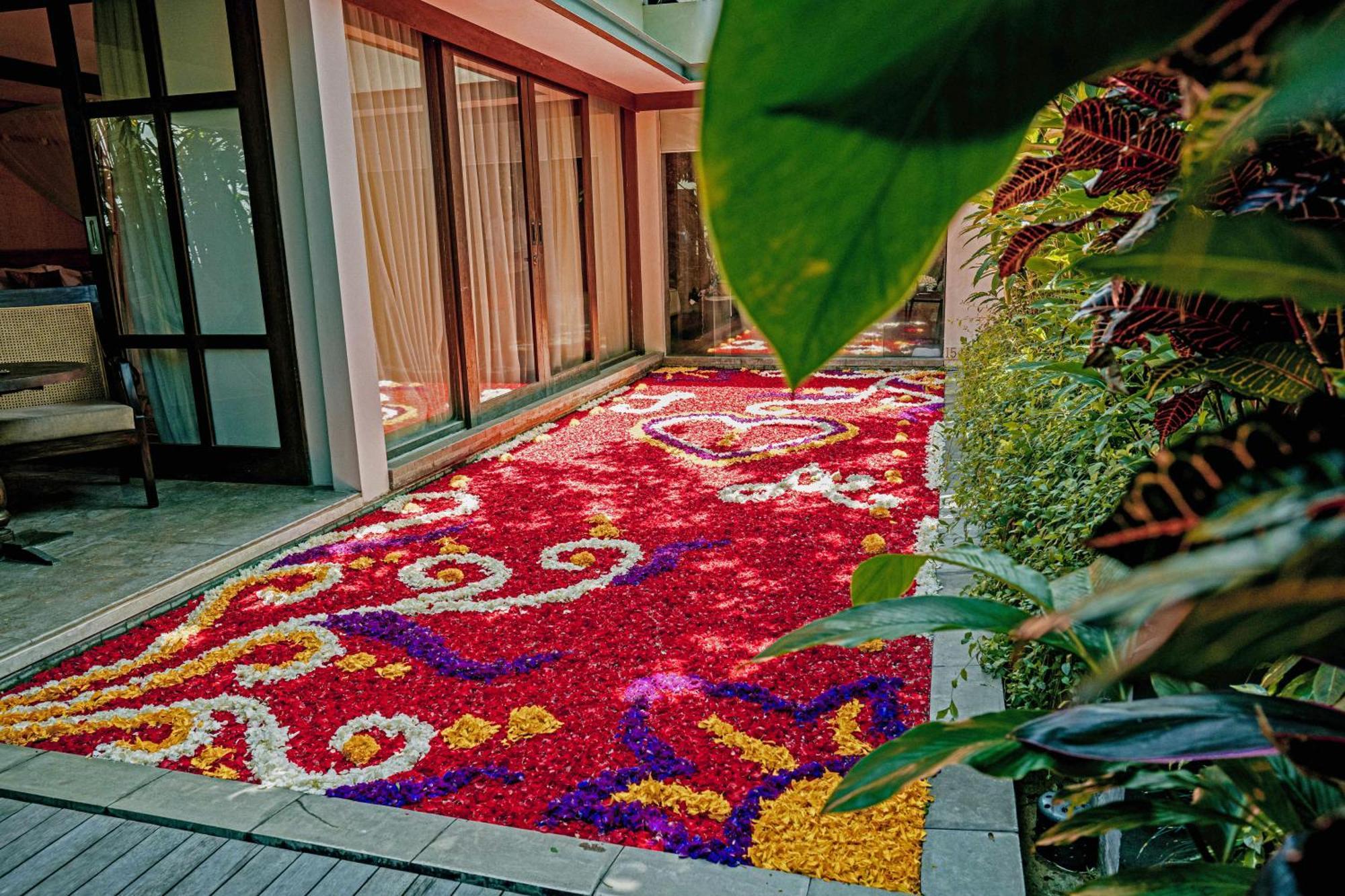 Goya Boutique Resort Ubud Exterior foto Floral carpet at a house in Kerala