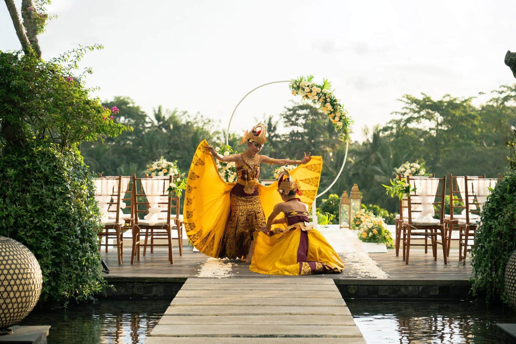 Goya Boutique Resort Ubud Exterior foto A traditional Javanese wedding ceremony