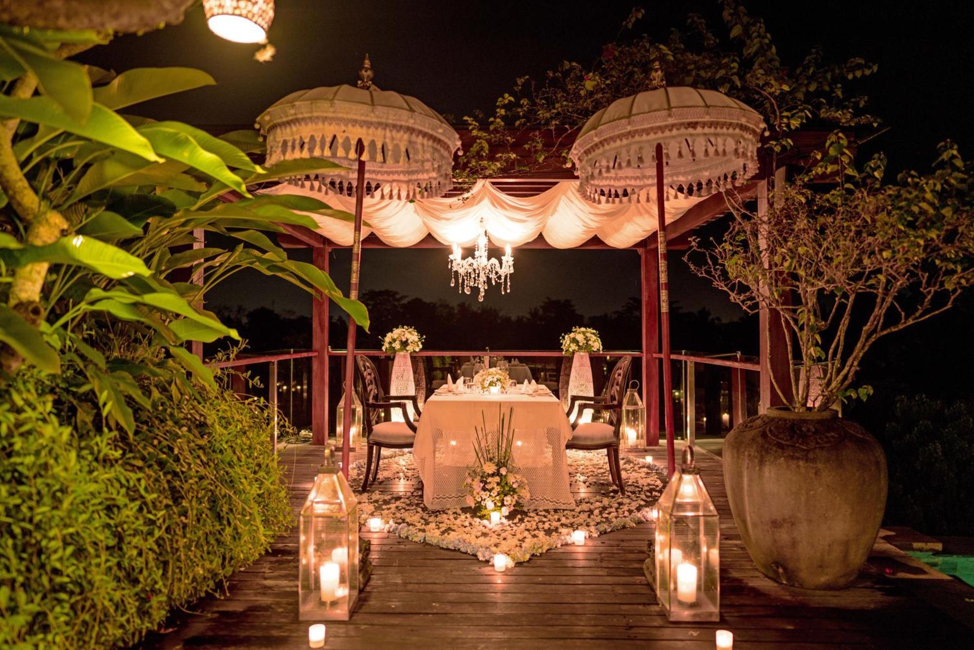 Goya Boutique Resort Ubud Exterior foto A romantic dinner at the Taj Mahal Palace, Mumbai