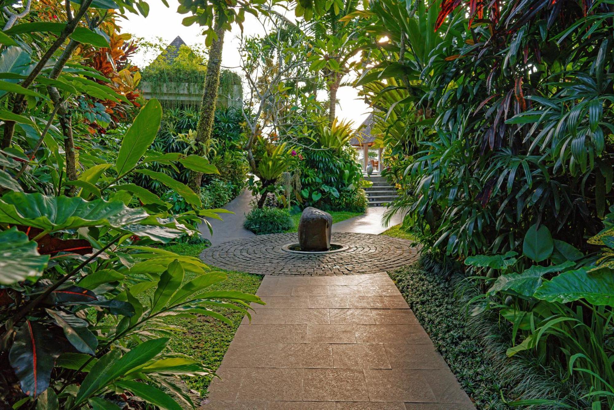 Goya Boutique Resort Ubud Exterior foto The path to the temple
