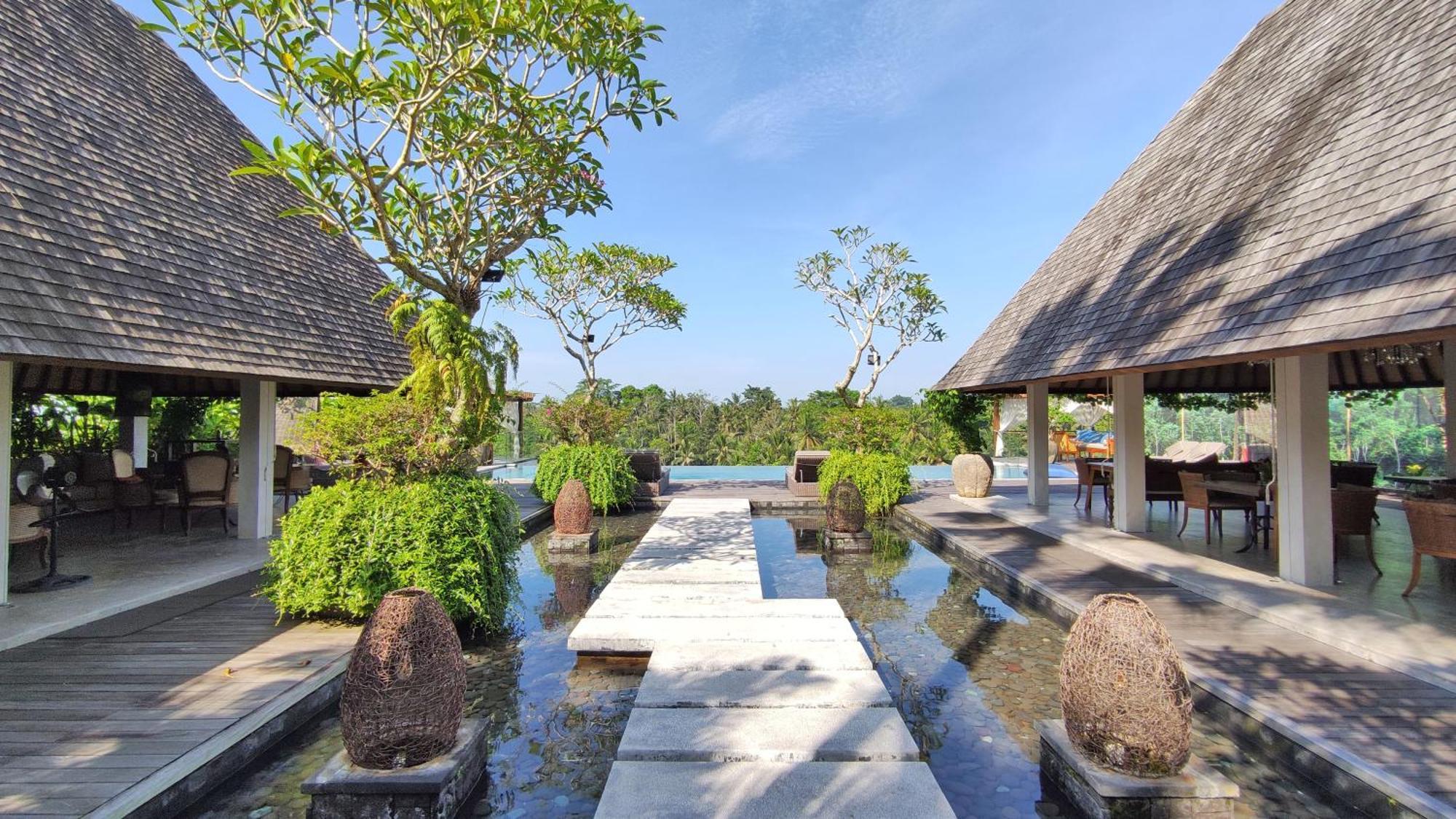 Goya Boutique Resort Ubud Exterior foto The resort's main pool