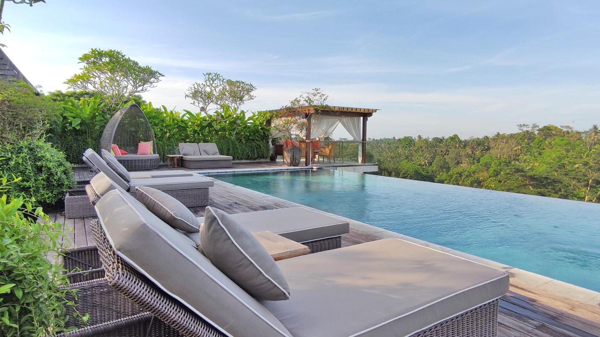 Goya Boutique Resort Ubud Exterior foto Infinity pool at a resort in Bali, Indonesia